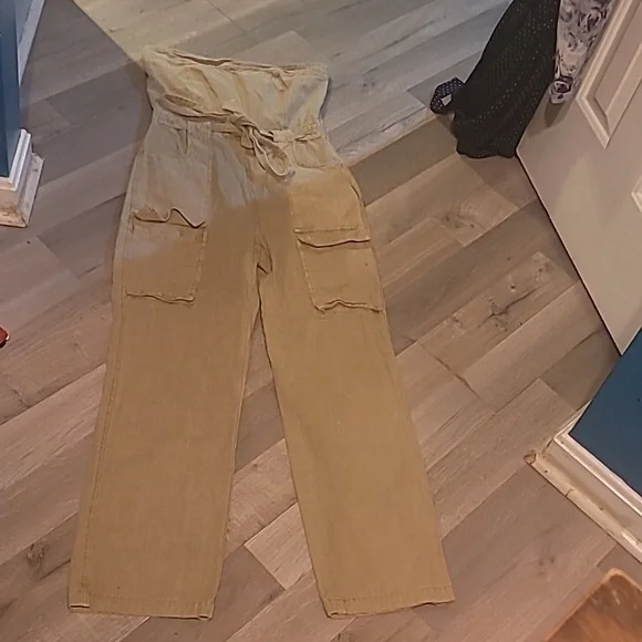 Altar'd State Kensley Strapless Cargo Women's Tan Jumpsuit Size Large - Picture 3 of 8